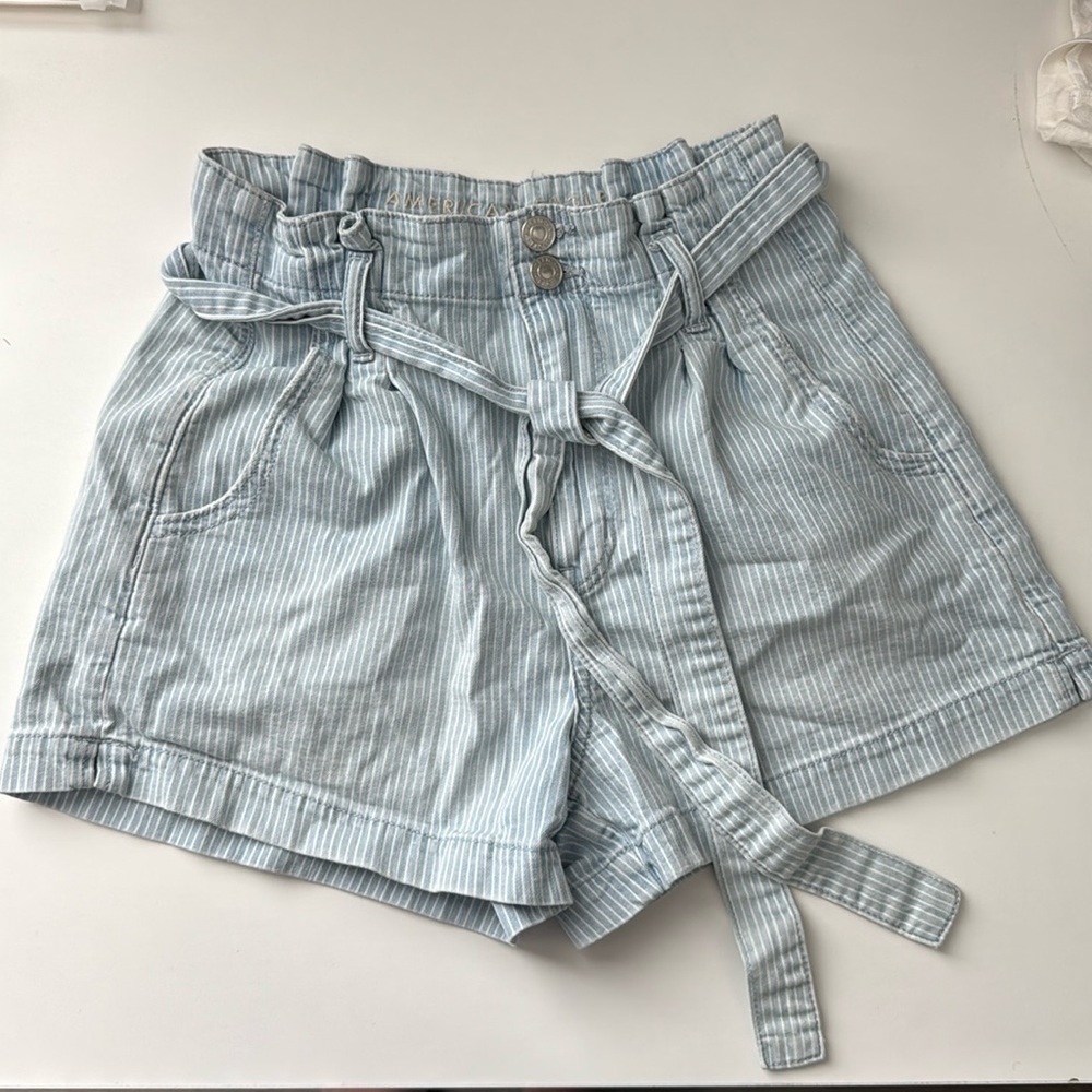 American Eagle mom short paper bag style with tie belt  railroad stripe Size 2